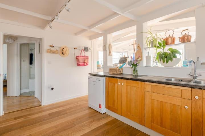 Dog Friendly Cottage 2 Mins To Beach With Hot Tub And Zappi Ev Lessingham Екстер'єр фото