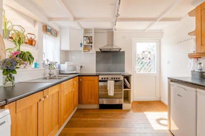 Dog Friendly Cottage 2 Mins To Beach With Hot Tub And Zappi Ev Lessingham Екстер'єр фото