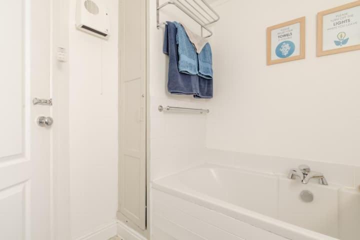 Dog Friendly Cottage 2 Mins To Beach With Hot Tub And Zappi Ev Lessingham Екстер'єр фото